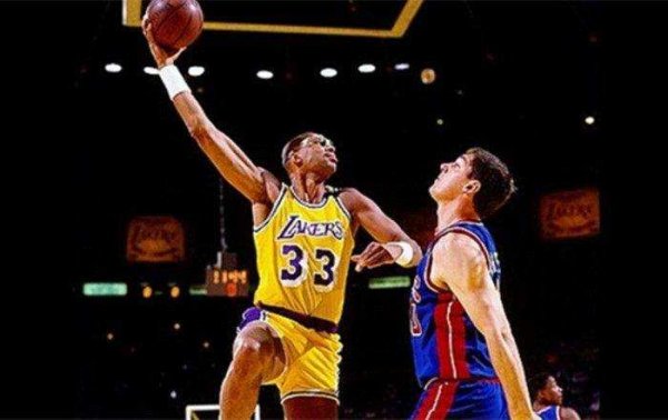 NBA歷史十大中鋒排行榜，賈巴爾力壓群雄奪冠