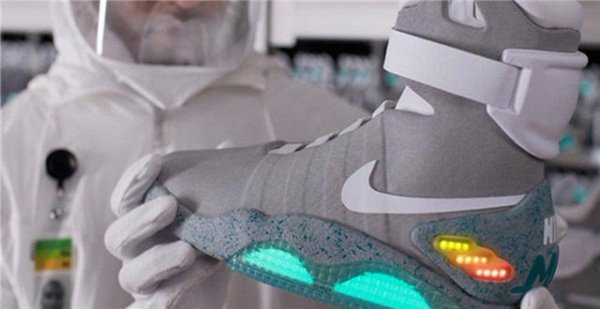 世界上最貴的運動鞋，Nike air mag賣出20萬美金