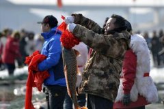 查干湖冬捕“頭魚”拍出2966666元天價！