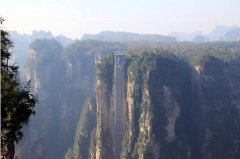 世界上最高的戶外電梯：百龍電梯高達326米
