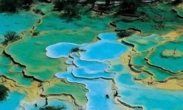 世界規(guī)模最大鈣化彩池群，黃龍五彩池人間仙境