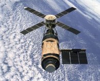 世界上最大的人造衛(wèi)星：全長為36米，重約80噸
