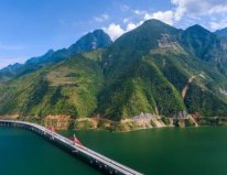 中國(guó)最險(xiǎn)的高速公路：最高處距離地面有190米