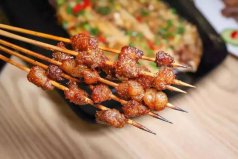 云南西雙版納的六大奇葩美食：烤胸膘上榜，你吃過(guò)嗎？