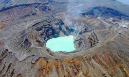 世界上最大的火山口，日本的阿蘇山火山口